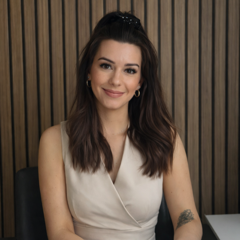 Portrait of Robyn in a relaxed setting